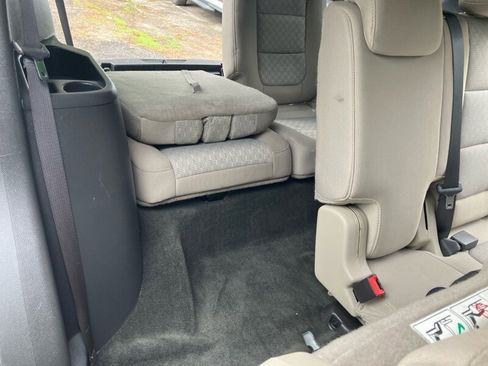 Used 2014 Ford Explorer XLT image 19