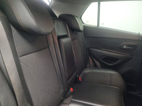 Used 2019 Chevrolet Trax LT w/ LT Convenience Package FWD image 19
