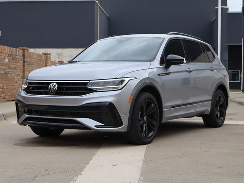Used 2024 Volkswagen Tiguan SE R-Line w/ MDO Package, Three-Row FWD image 2