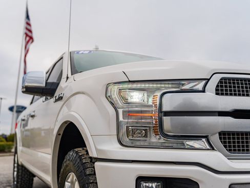 Certified 2018 Ford F150 Platinum w/ Equipment Group 701A Luxury image 10