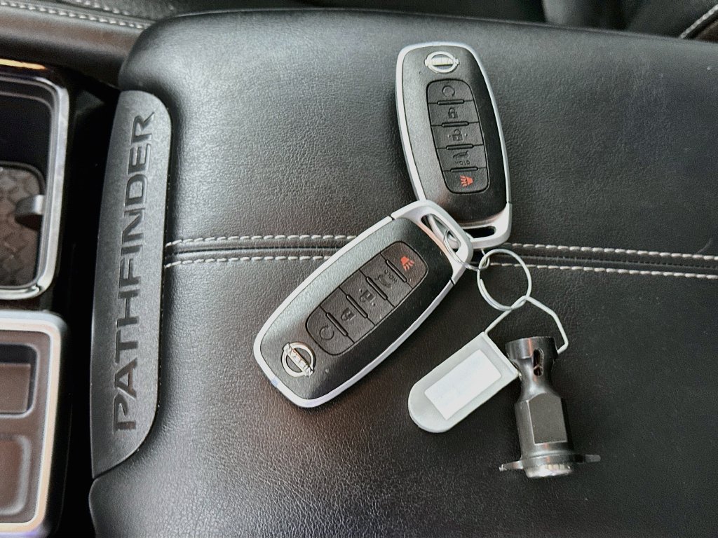 Used 2024 Nissan Pathfinder SL w/ SL Premium Package FWD image 35