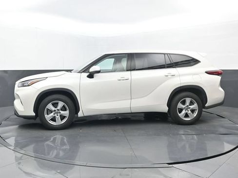 Used 2020 Toyota Highlander LE FWD image 7