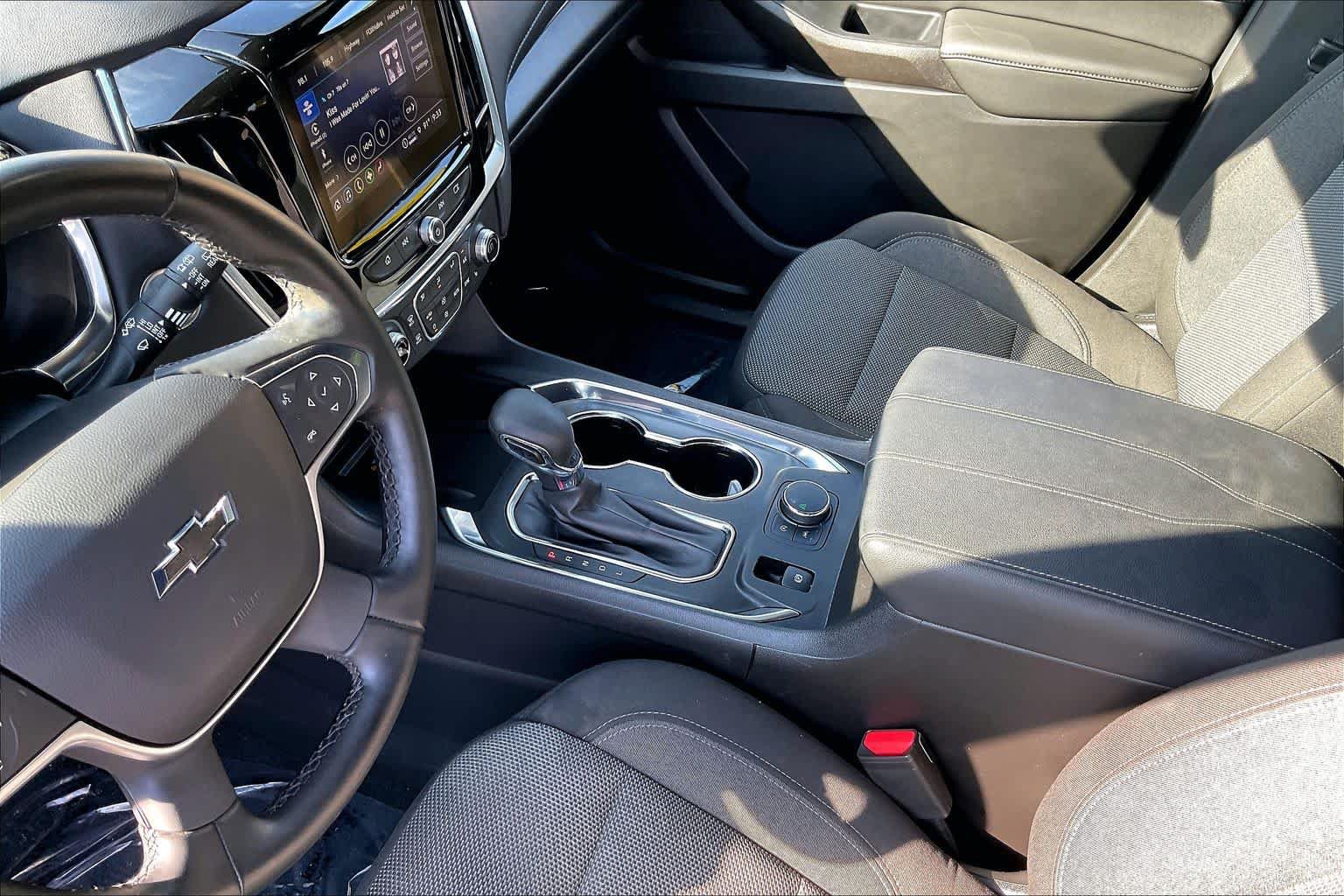 Used 2023 Chevrolet Traverse LT FWD image 17