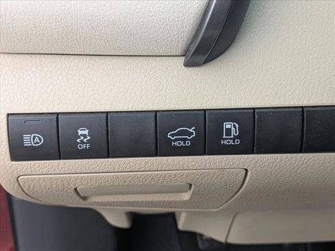 Used 2020 Toyota Camry LE FWD image 12