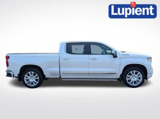 Used 2022 Chevrolet Silverado 1500 High Country w/ High Country Premium Package AWD/4WD video 2