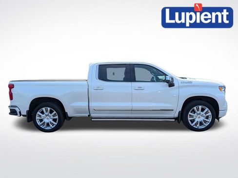 Used 2022 Chevrolet Silverado 1500 High Country w/ High Country Premium Package AWD/4WD image 2
