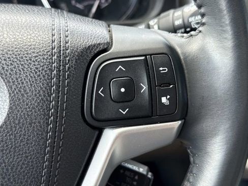 Used 2016 Toyota Highlander XLE AWD/4WD image 24