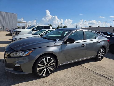 Used 2021 Nissan Altima 2.5 SR w/ SR Premium Package AWD/4WD image 1