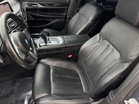Used 2020 BMW 740i w/ M Sport Package image 17