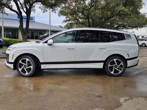 New 2026 Hyundai Ioniq 9 Calligraphy image 2