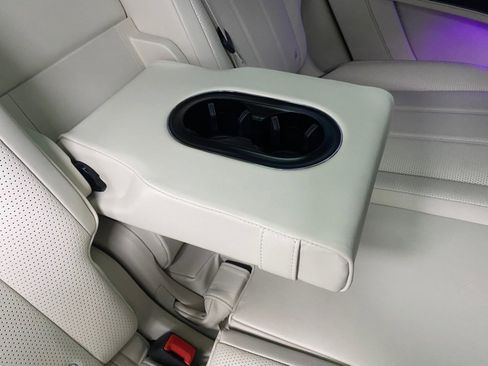 Used 2024 Bentley Bentayga image 41