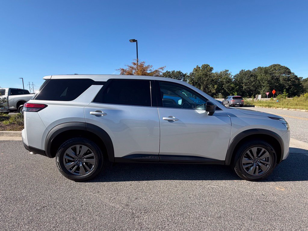 Used 2023 Nissan Pathfinder S FWD image 17