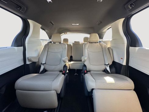 Certified 2023 Toyota Sienna Limited image 61
