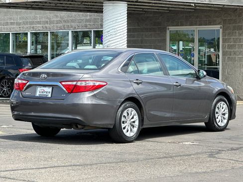 Used 2016 Toyota Camry LE FWD image 4
