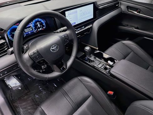 Used 2025 Toyota Camry XSE FWD image 7