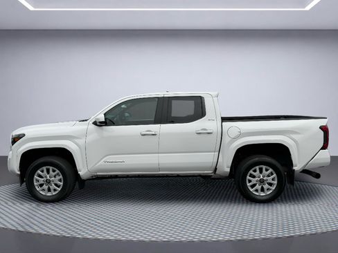 Used 2024 Toyota Tacoma SR5 AWD/4WD image 3