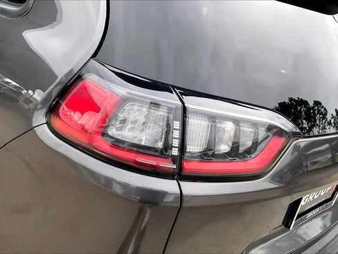 Used 2019 Jeep Cherokee Latitude Plus FWD image 28