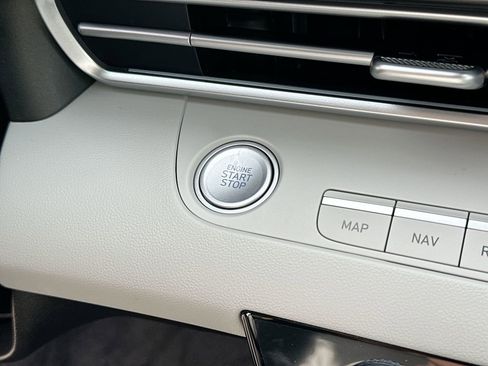 New 2025 Hyundai Elantra Limited image 28