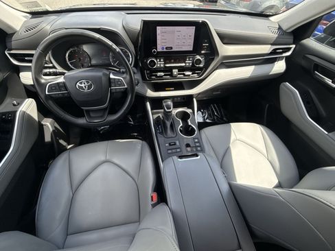 Used 2023 Toyota Highlander XLE AWD/4WD image 23