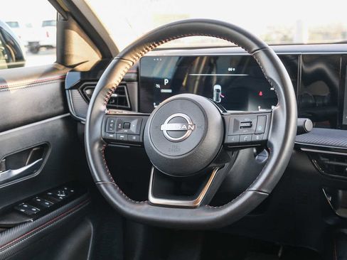 Used 2025 Nissan Kicks SR FWD image 16
