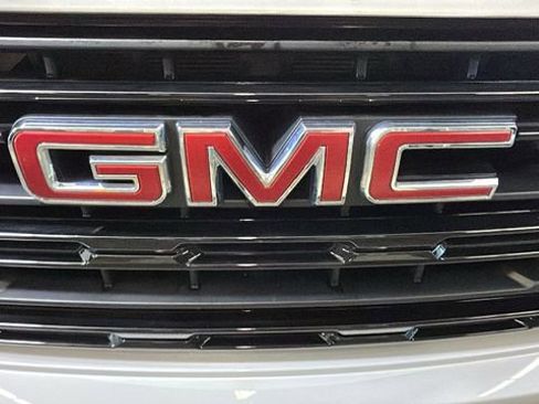 Used 2025 GMC Sierra 1500 Elevation AWD/4WD image 9