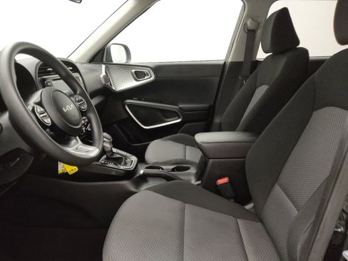 Used 2023 Kia Soul LX w/ LX Technology Package image 17