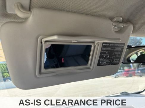Used 2017 Nissan Versa SV FWD image 29