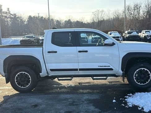 New 2025 Toyota Tacoma TRD Off-Road AWD/4WD image 31