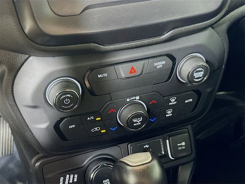 Used 2019 Jeep Renegade Limited w/ LED Lighting Group image 26