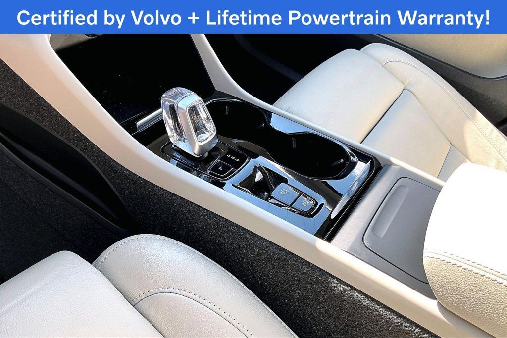Used 2024 Volvo XC40 B5 Plus AWD/4WD image 19