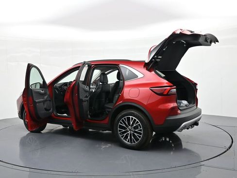 New 2026 Ford Escape SE w/ Class II Trailer Tow Package image 32