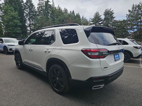 Certified 2025 Honda Pilot Black Edition image 5