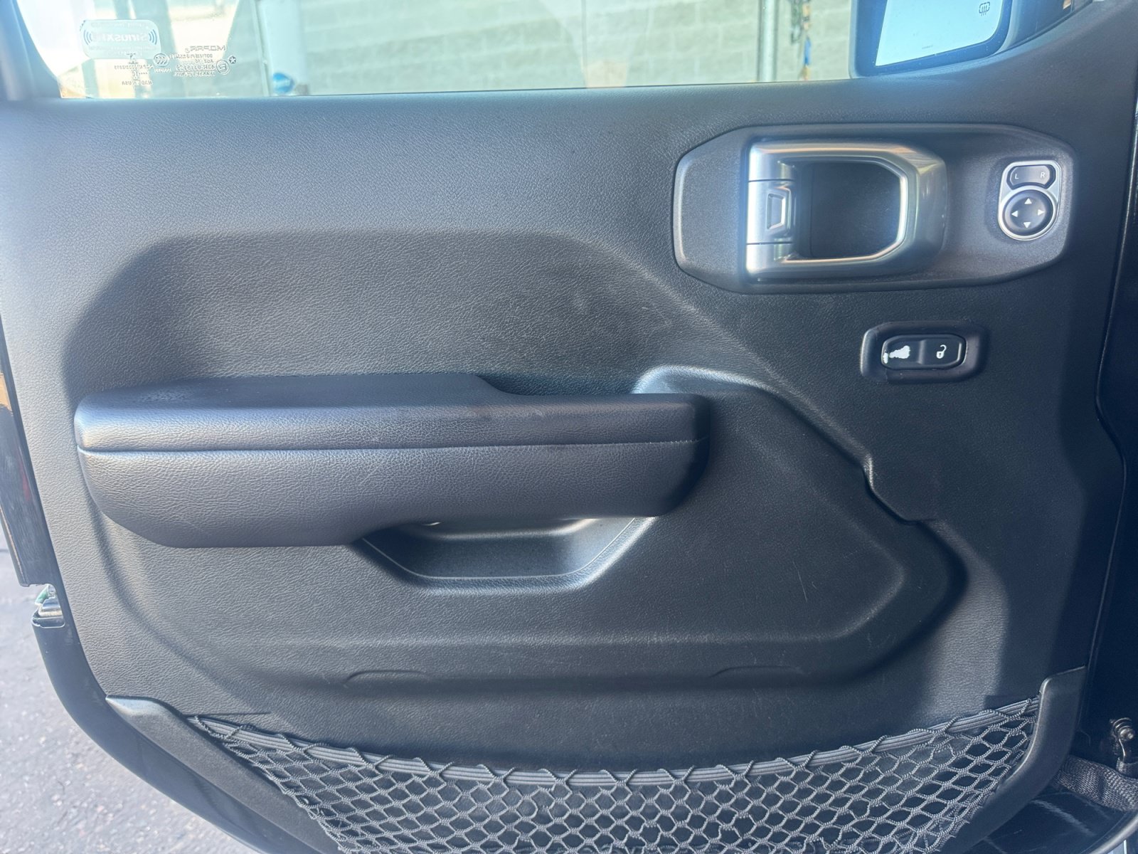 Used 2018 Jeep Wrangler Unlimited Rubicon AWD/4WD image 11
