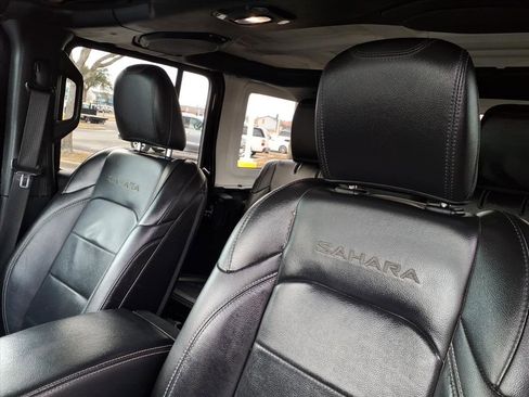 Used 2018 Jeep Wrangler Unlimited Sahara image 16