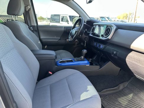 Used 2017 Toyota Tacoma SR5 w/ Tow Package image 9