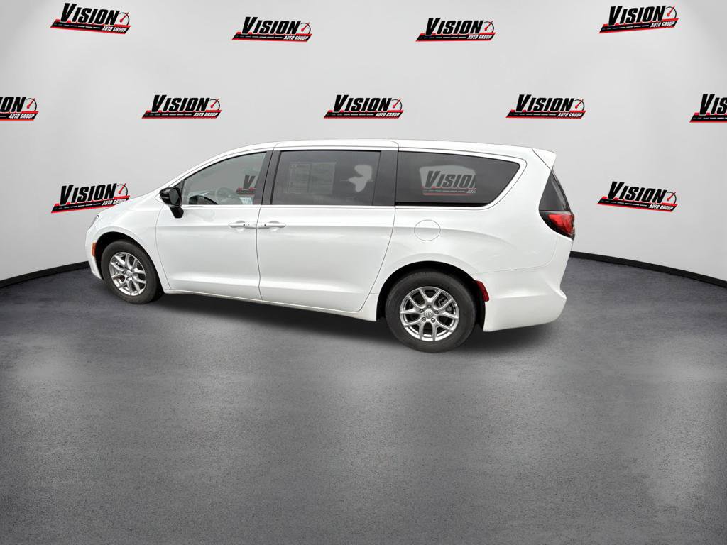 Used 2026 Chrysler Pacifica Select FWD image 8