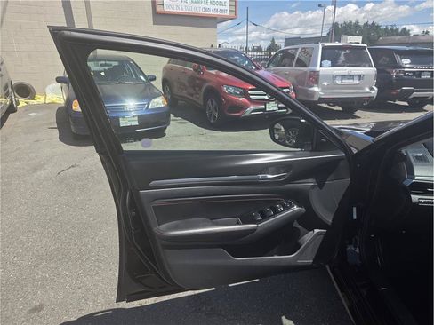 Used 2023 Nissan Altima 2.5 SR AWD/4WD image 13