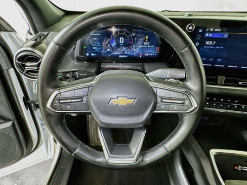 Used 2026 Chevrolet Equinox LT w/ Convenience Package II FWD image 9