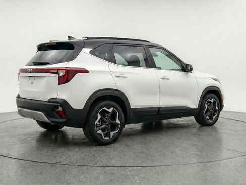 Used 2025 Kia Seltos S image 9