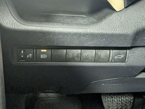 Used 2023 Toyota RAV4 XLE Premium FWD image 17