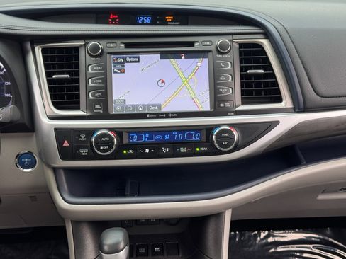 Used 2018 Toyota Highlander Limited image 24