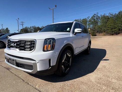 Used 2024 Kia Telluride S w/ S Sunroof Package image 2