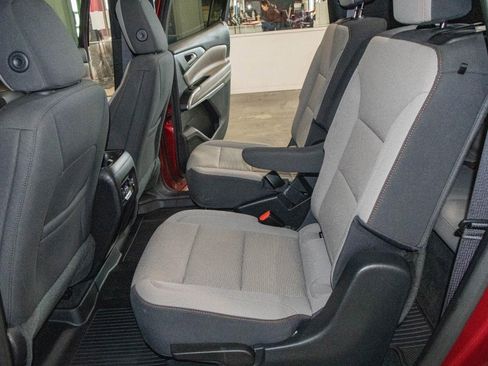 Used 2025 Chevrolet Traverse LT image 14