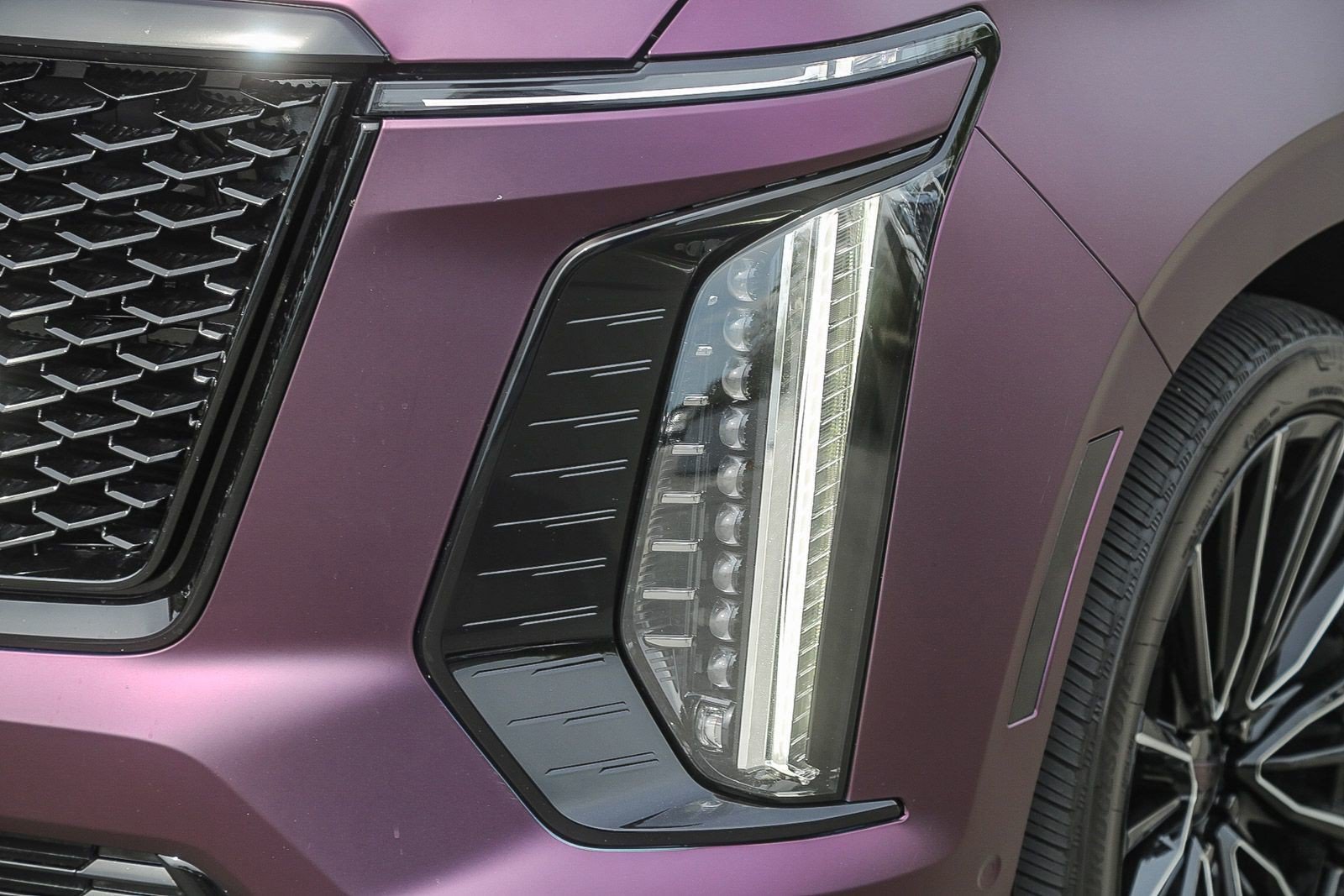 Used 2025 Cadillac Escalade ESV Sport Platinum AWD/4WD image 8