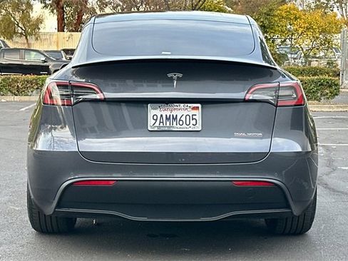 Used 2022 Tesla Model Y Performance image 5