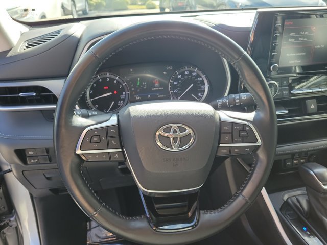 Used 2021 Toyota Highlander XLE AWD/4WD image 29