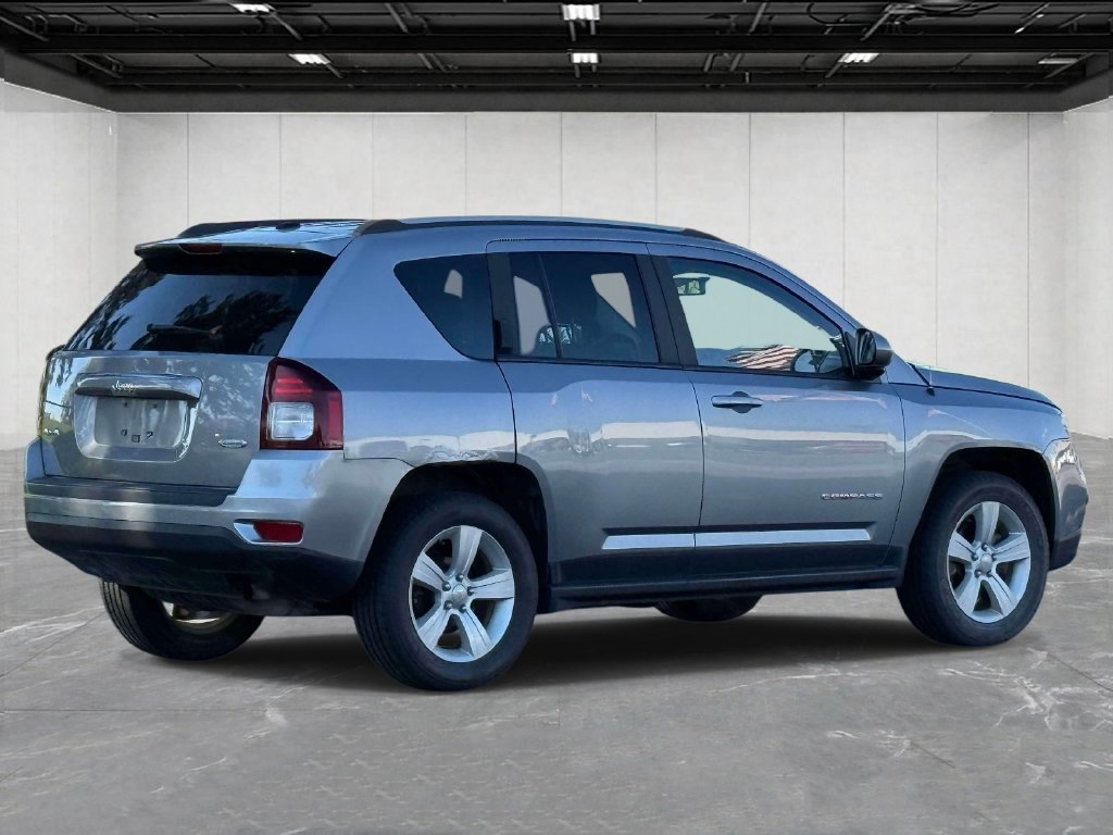 Used 2017 Jeep Compass Latitude AWD/4WD image 5