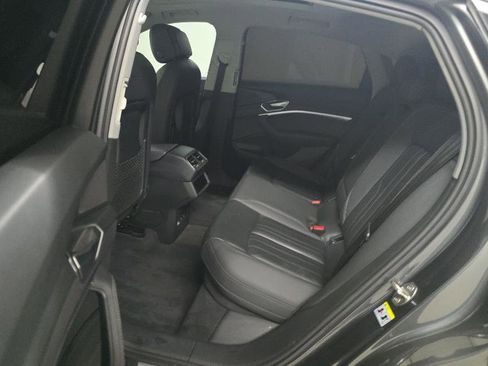 Used 2022 Audi e-tron Premium image 7