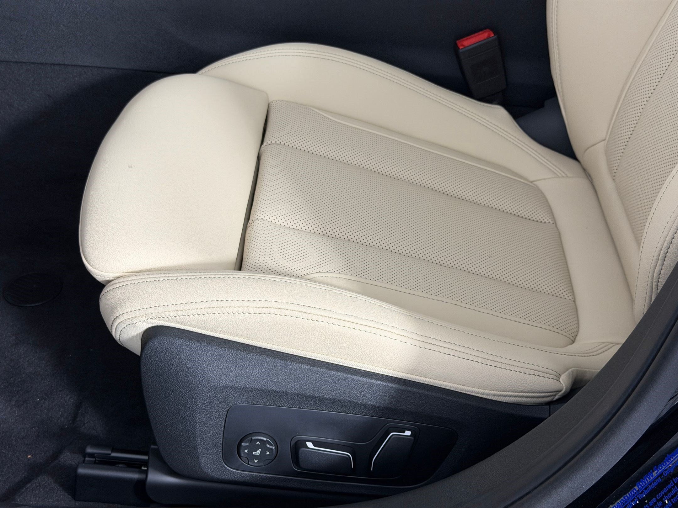 Used 2026 BMW 330i Sedan w/ Premium Package RWD image 14