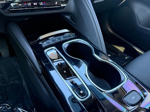 Used 2023 Buick Envision Essence image 22